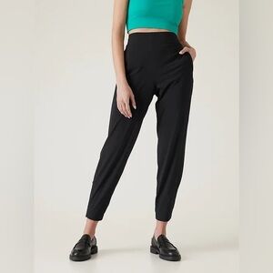 Athleta Brooklyn Jogger Pant in Black Women’s 4 Lightweight Commute Casual Comfy